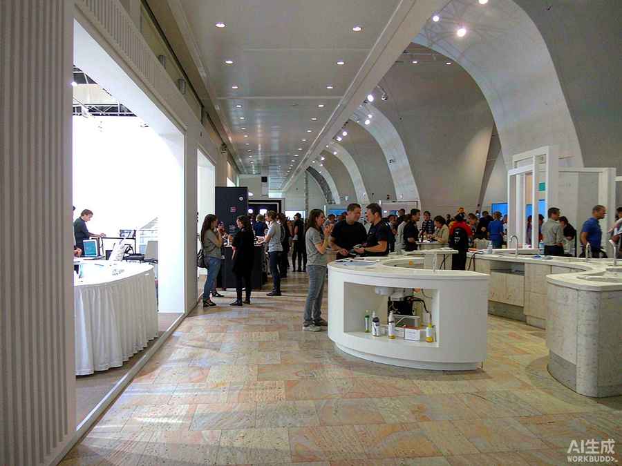 展会入口处观众登记与 networking 区域